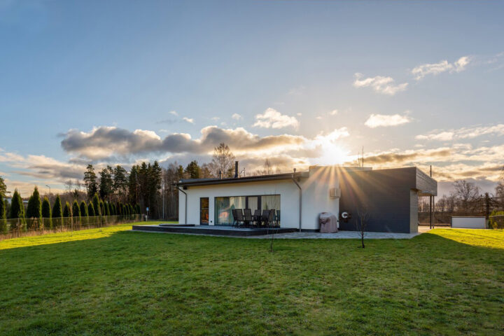 Haaslava maja päeval